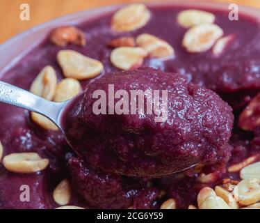 Gefrorene acai whit Guaraná ( Açaí congelado com Guaraná ). Brasilianisches Essen. Stockfoto