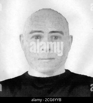 Metropolitan Police ausgestellt E-fit Foto von einem Narbengesichtigen Mann, die Polizei will ein Interview über den Mord an schwulen Pfarrer Pater David Paget. Paget, 46, wurde in seinem Haus in Fulham, im Südwesten Londons, erstochen gefunden. Der schmal gebaute Verdächtige ist in seinen späten 20ern oder frühen 30ern und ist etwa 5ft 7ins bis 5ft 10ins groß, und hat braune Augen, nach einem Zeugen, der Detektive helfen, ein E-Fit Bild heute von Scotland Yard veröffentlicht produzieren. Dieses E-Fit-Verbundbild darf ohne vorherige Zustimmung und Beiden nicht verändert, gefärbt, getönt, verbessert oder verändert werden Stockfoto