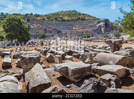 Ephesus, bei Selcuk, Provinz Izmir, Türkei. Der Bau des Großen Theaters begann mit den Griechen im dritten Jahrhundert v. Chr.. Es wurde durch die R erweitert Stockfoto