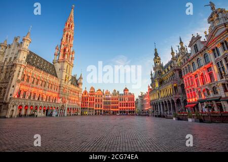 Brüssel, Belgien. Stadtbild von Brüssel mit Grand Place bei Sonnenaufgang. Stockfoto