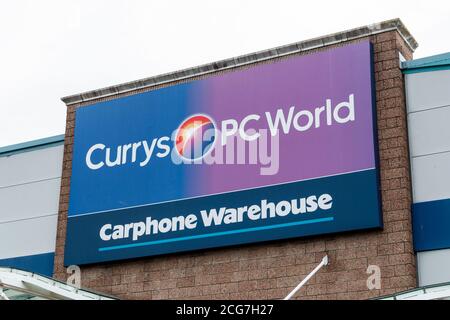 Currys, PC World und Carphone Warehouse Schild, Frern Bridge Retail Park, North London, Großbritannien Stockfoto