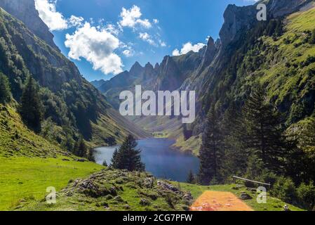 Die majestätische Alpsteinkette rund um den Faelensee Der Schweizer Kanton Appenzell Stockfoto