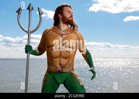 Wilhelmshaven, Deutschland. September 2020. GEEK ART - Bodypainting and Transformaking: Aquaman Fotoshooting mit Grave Artist in der Jade Bay in Wilhelmshaven am 08. September 2020 - EIN Projekt des Fotografen Tschiponnique Skupin und des Bodypainters Enrico Lein zur weltweiten Nutzung Quelle: dpa/Alamy Live News Stockfoto