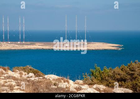 Britische Militärbasis mit Radarstation und Leuchtturm am Kap Greco an der südöstlichen Spitze Zyperns. Stockfoto