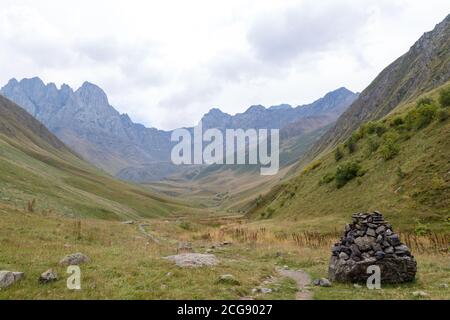 Trekking Kaukasus - Chaukhi Pass, von Juta nach Roshka im Norden Georgiens Stockfoto