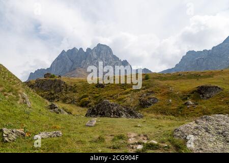 Trekking Kaukasus - Chaukhi Pass, von Juta nach Roshka im Norden Georgiens Stockfoto