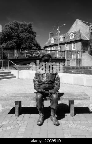 Die Bronzestatue zu Ehren von Captain Mainwaring, gespielt vom Schauspieler Arthur Lowe aus der TV-Comedy-Serie Dad’s Army. Die Serie wurde in Thetf gedreht Stockfoto