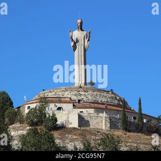 21 Meter hohe Zementstatue auf einem Hügel draußen Palencia Castile und Leon Spanien an einem sonnigen Spätsommer September Tag Cristo del Otero errichtet 1931 Stockfoto