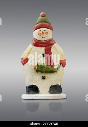 Handgemachte hölzerne Schneemann Weihnachtsdekoration, ausgeschnitten Stockfoto