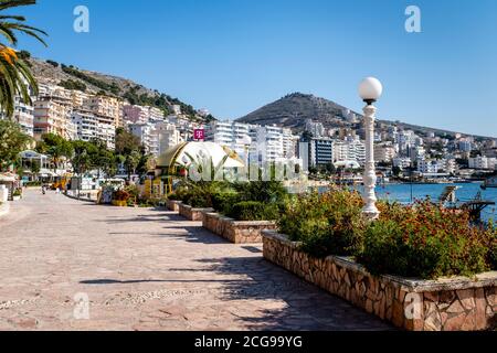 Die Promenade In Saranda, Albanien. Stockfoto