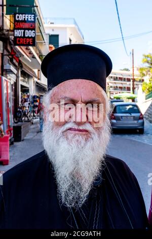 Griechisch-Orthodoxer Priester, Preveza Region, Parga, Griechenland. Stockfoto