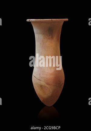 Hethitische Keramikvase aus der hethitischen Hauptstadt Hattusa, Hethit Middle Kingdom 1650-1450 v. Chr., Archäologisches Museum Bogazkale, Türkei. Schwarzer Hintergrund Stockfoto