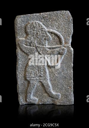 Hittite Relief geschnitzte orthostat Platte eines Bogenschützen aus dem Palast von König Kapara, von Tell Halaf, alten Guzana, Syrien, iX Cent BC, Louvre Museum Stockfoto