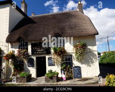 The Old Inn, EIN C16 Reetgedeckten Pub in Mullion, Cornwall. Stockfoto