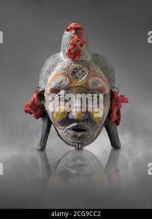 Afrikanische Tribal zeremonielle Gesichtsmaske, traditionelle hölzerne Stammesmaske. Stockfoto