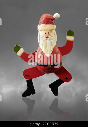 Holzweihnachtsdekoration von Weihnachtsmann (Weihnachtsmann), ausgeschnitten Stockfoto