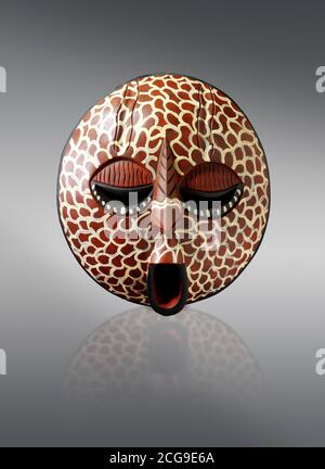 Afrikanische Tribal zeremonielle Löwenmaske, traditionelle hölzerne Stammesmaske. Stockfoto