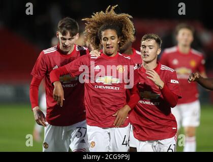 Hannibal Mejbri von Manchester United feiert das erste Tor seines Spielers während des Spiels der EFL Trophy Northern Group B im Peninsula Stadium, Salford. Stockfoto