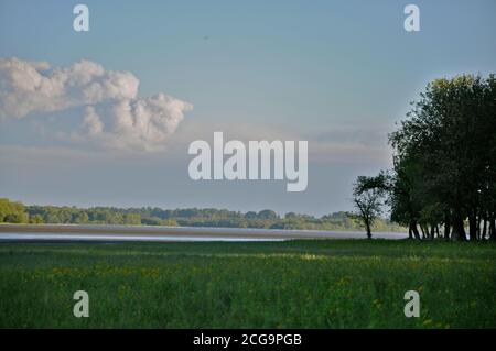 Rauchpflaume über dem Columbia River Valley Stockfoto