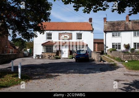 Die Vorderansicht des Bay Horse Inn ist rustikal Village Pub in Crakehall in Bedale Marktstadt im Norden Yorkshire an einem Sommertag Stockfoto