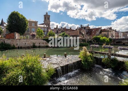 Typisch französisches Dorf Clamecy in der Nièvre Abteilung, Burgund, Mittelfrankreich. Stockfoto