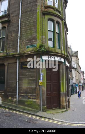 Queens Head Pub an der Ecke High Street und Cross Wynd, Hawick, Roxburghshire, Scottish Borders, Großbritannien. Stockfoto