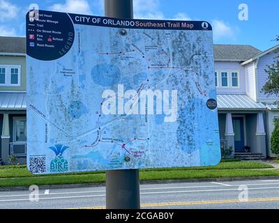 Orlando, FL/USA - 15. Juni 20: Ein Schild das hat die Bike Orlando Southeast Trail Karte für die Stadt Orlando. Stockfoto