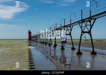 Leuchtturm am Lake Michigan an einem schönen Spätsommernachmittag. South Haven, Michigan, USA Stockfoto