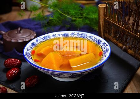 Chinesische Wolfsbeere Kürbissuppe Stockfoto