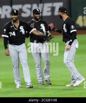 Pittsburgh, Usa. September 2020. Die Outfielder der Chicago White Sox feiern am Mittwoch, den 9. September 2020 in Pittsburgh ihren 8-1-Sieg gegen die Pittsburgh Pirates. Foto von Archie Carpenter/UPI Kredit: UPI/Alamy Live News Stockfoto