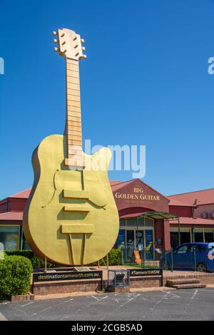 Die große goldene Gitarre in Tamworth Australien. Stockfoto