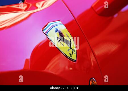 Ferrari logo on a red Ferrari Stockfoto