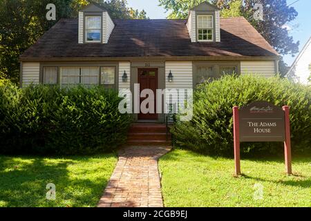 Chestertown, MD, USA 08/30/2020: Blick auf ein historisches Haus im Besitz des Washington College, einer Hochschule für Geisteswissenschaften in Chestertown. Hou Stockfoto