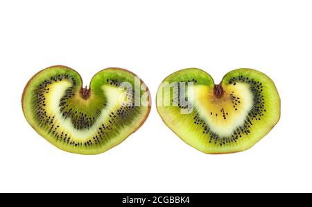 Kiwi Frucht in Form eines Herzens auf einem Weißer Hintergrund Stockfoto