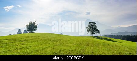 Staubiger Morgen im östlichen Allgäu bei Füssen und Hopfensee In der Fallzeit Stockfoto