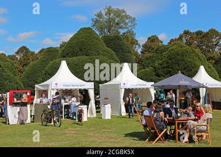 Handelsstände, Concours of Elegance 2020, Hampton Court Palace, London, Großbritannien, Europa Stockfoto