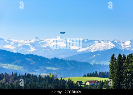 Blick auf die schöne Landschaft im westlichen Allgäu und am Bodensee. Stockfoto