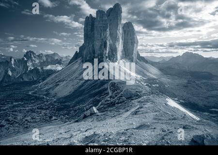 Drei Gipfel von Lavaredo. Getöntes Bild der italienischen Dolomiten mit den berühmten drei Zinnen von Lavaredo (drei Zinnen von Lavaredo) Südtirol, Italien, Europa. Stockfoto