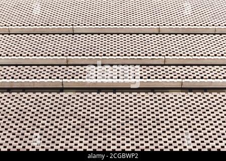 Außenansicht des Blavatnik Building (früher bekannt als Switch House) Tate Modern, London UK. Entworfen von den Architekten Herzog & de Meuron. Fertiggestellt im Jahr 2016. Stockfoto