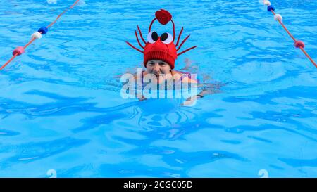 Teilnehmer der UK Cold Water Swimming Championships, Tooting Bec Lido, London, England, Großbritannien Stockfoto