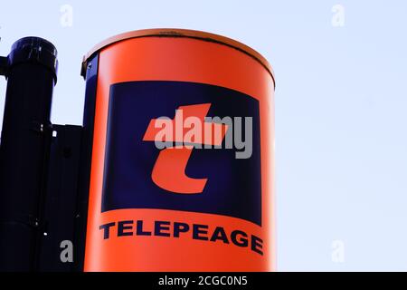 Bordeaux , Aquitaine / Frankreich - 09 01 2020 : Telepeage Logo t und orange Zeichen der marke vinci für Autobahn Checkpoint auf einer mautpflichtigen Straße Stockfoto