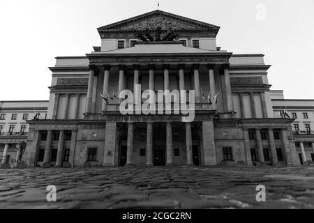 Außenansicht des Nationaltheaters, Warschau, Polen, erbaut 1833 und nach dem Zweiten Weltkrieg wieder aufgebaut. Stockfoto
