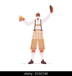 Mann in medizinische Maske hält Bierkrug Oktoberfest Party Feier Coronavirus Quarantäne Konzept Kerl in deutscher traditioneller Kleidung voller Länge Isolierte Vektordarstellung Stock Vektor