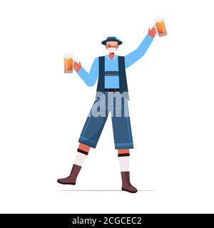 Mann in medizinische Maske hält Bierkrüge Oktoberfest Party Feier Coronavirus Quarantäne Konzept Kerl in deutscher traditioneller Kleidung voller Länge vektorgrafik Stock Vektor