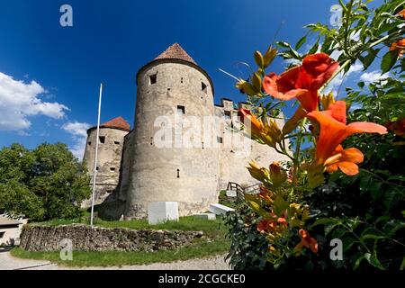 Das mittelalterliche Schloss Kastelbell im Vinschgau. Castelbello-Ciardes, Provinz Bozen, Trentino-Südtirol, Italien, Europa. Stockfoto