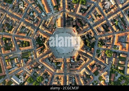 Palmanova Stadt Detail: Sechseckigen Platz an der Piazza Grande und Simmetrie der exagonalen Stadt in einem Luftpanorama von oben Stockfoto