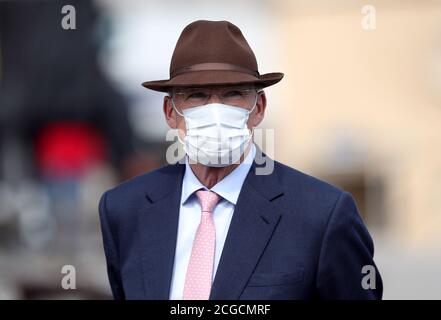 Trainer John Gosden am zweiten Tag des William Hill St Leger Festivals auf der Doncaster Racecourse. Stockfoto