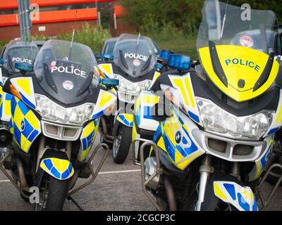 Polizei Motorräder geparkt zusammen. Stockfoto