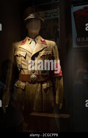 Danzig, Nordpolen - 13. August 2020: Nazi-Uniform während der Weltkriegszeit im berühmten Kriegsmuseum im Stadtzentrum Stockfoto