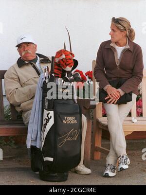 JOANNA JAGODA, FREUNDIN VON TIGER WOODS, BEOBACHTET DAS BRITISCHE OPEN GOLF TURNIER. ROYAL BIRKDALE, ENGLAND 15/6/1998 BILDNACHWEIS : © MARK PAIN Stockfoto